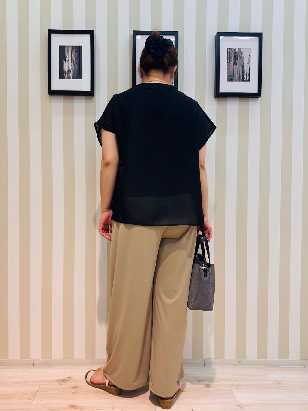 みさぼうさんの「SHOO･LA･RUE｜【洗える/S-LL】上品なシアー感 レイヤード風トップス」を使ったコーディネート