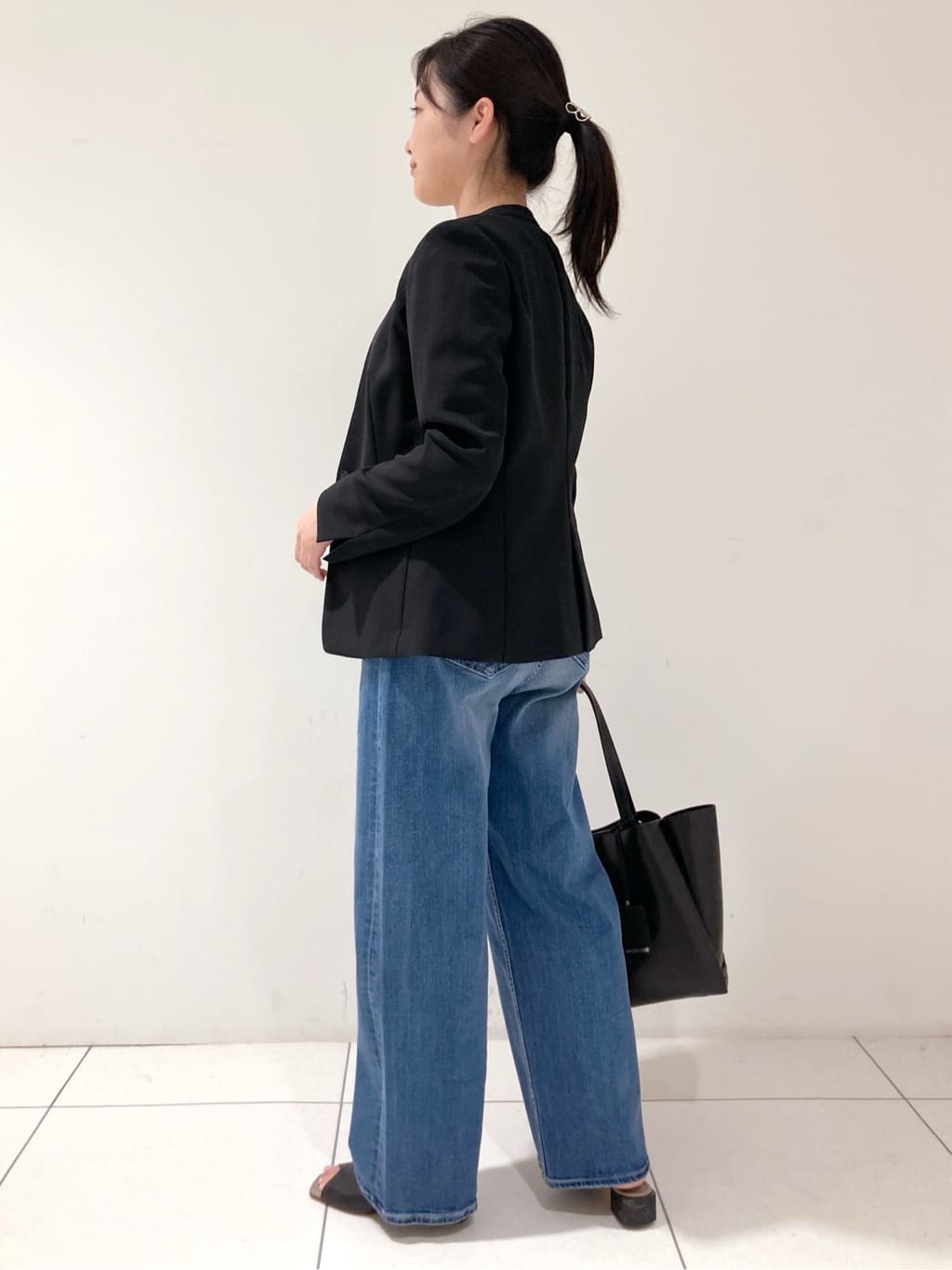 momokoさんの「INDIVI｜【定番スーツ／UVケア／洗える】ウール調ノーカラージャケット」を使ったコーディネート