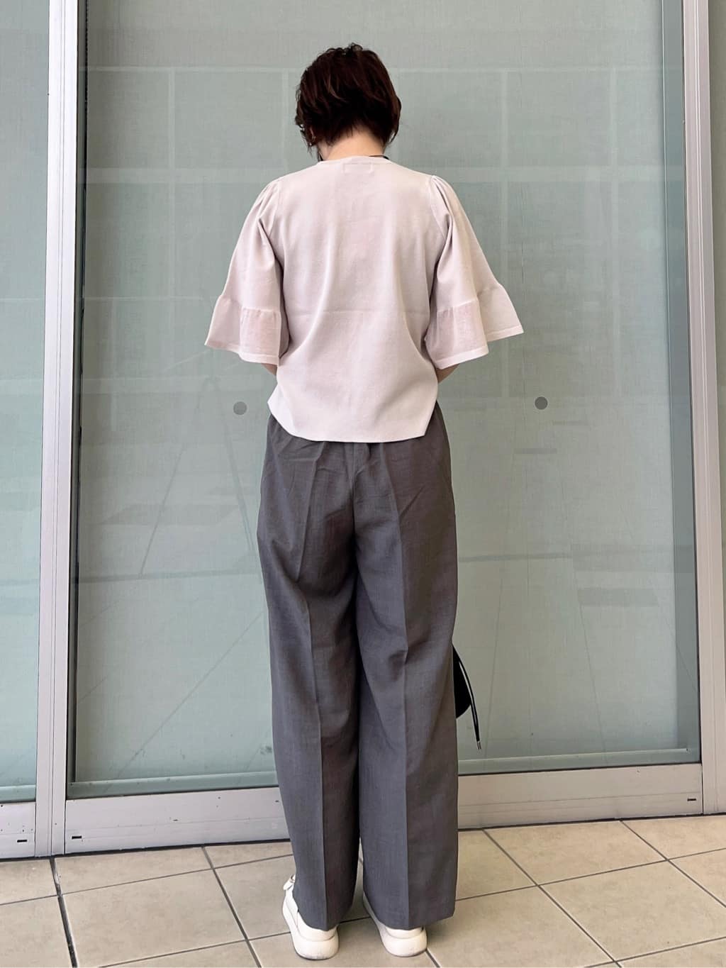 yo-koさんの「OPAQUE.CLIP｜《5色展開》シアーフレアスリーブニット【洗濯機洗い可】」を使ったコーディネート