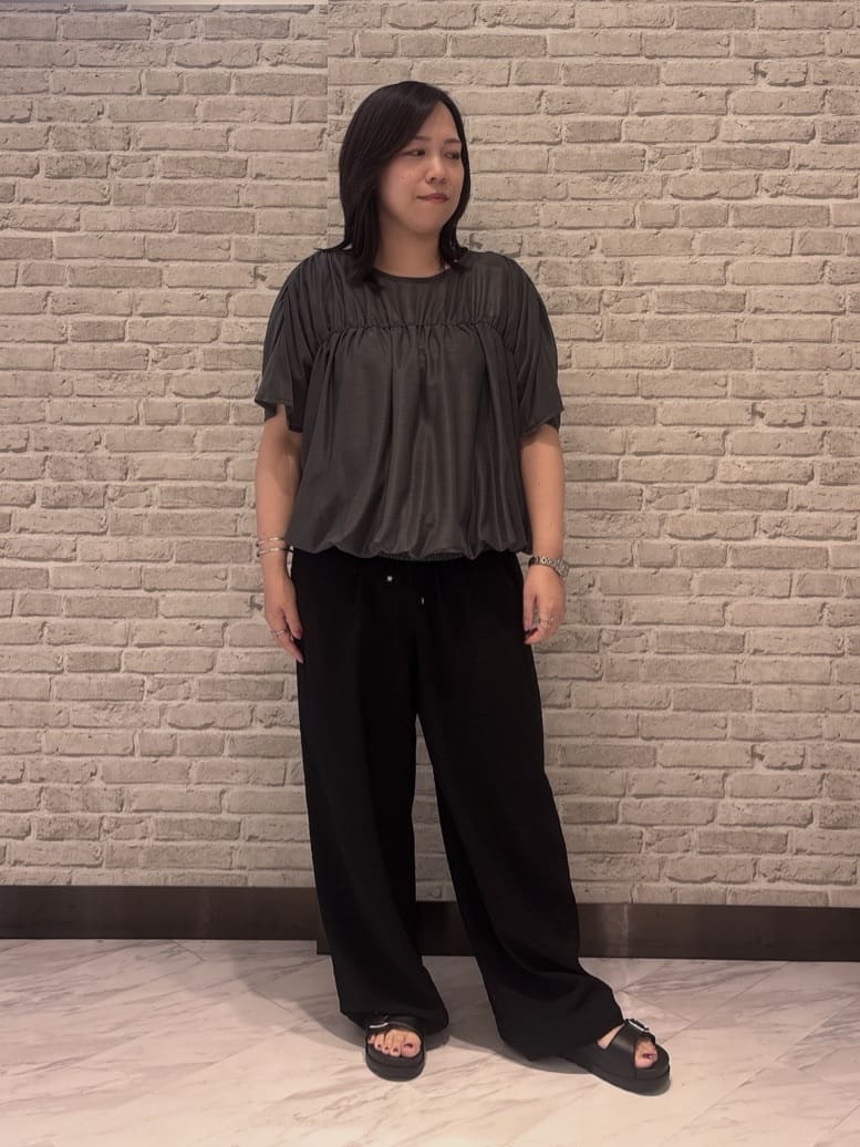 Akiさんの「INDIVI｜【洗える／UVケア／SETUP可能】ドロストワイドパンツ」を使ったコーディネート