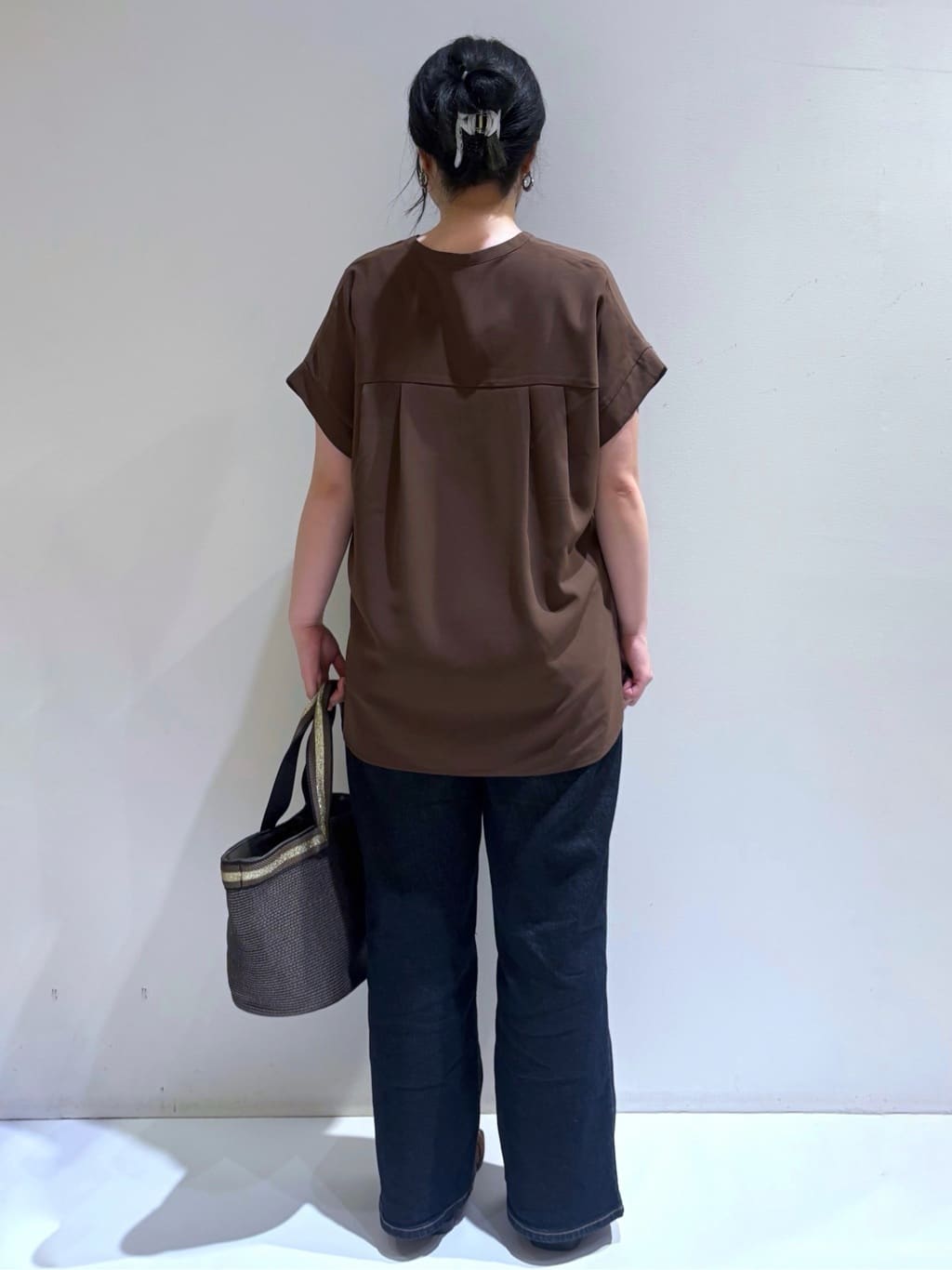 momoさんの「OPAQUE.CLIP｜《7色展開／SS-LLサイズ》ストレッチスキッパーブラウス／セットアップ対応【洗濯機洗い可／防シワ】」を使ったコーディネート