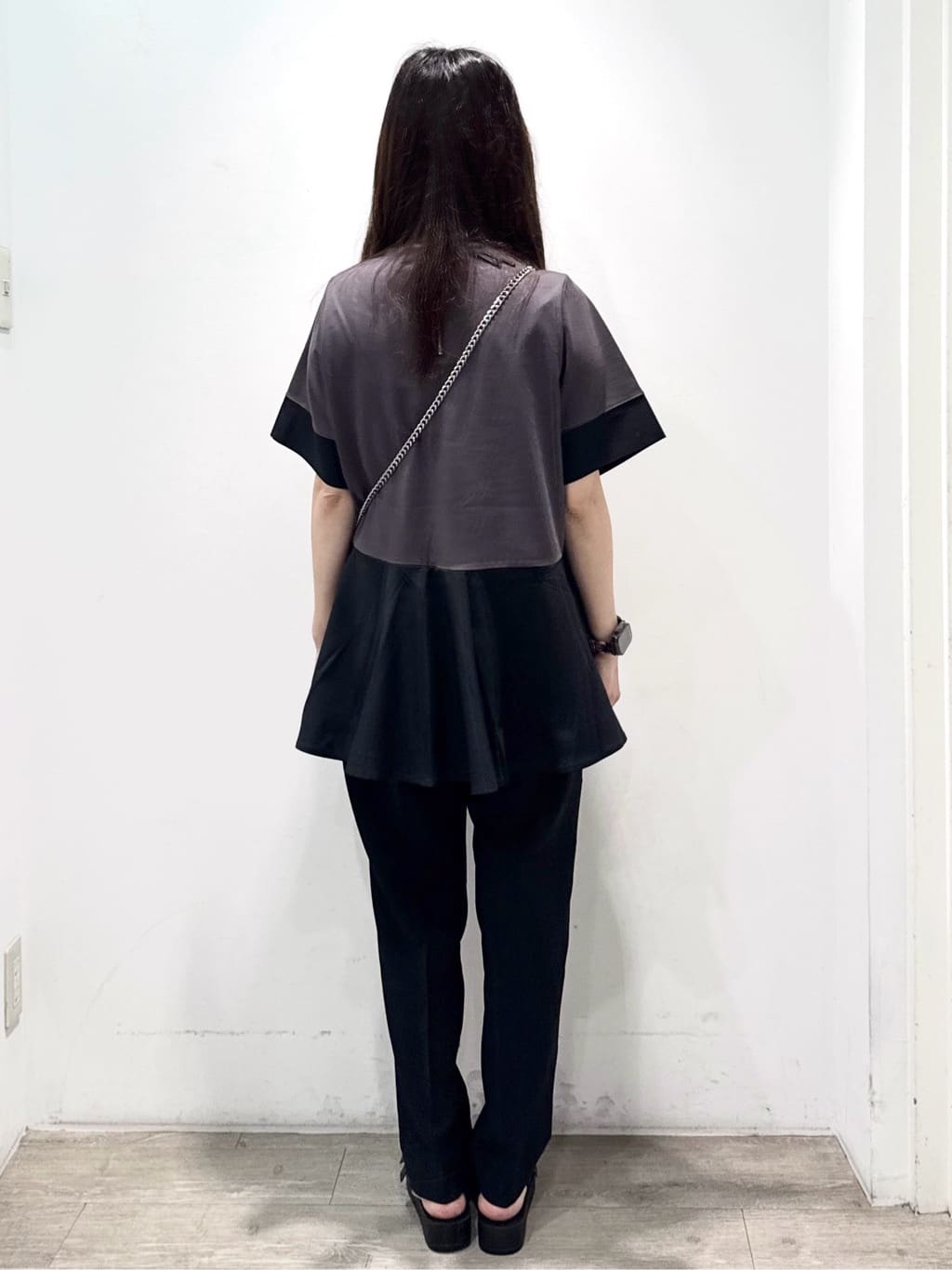 yuicciさんの「OPAQUE.CLIP｜配色フハクドッキングペプラムトップス【洗濯機洗い可／抗ピル】」を使ったコーディネート