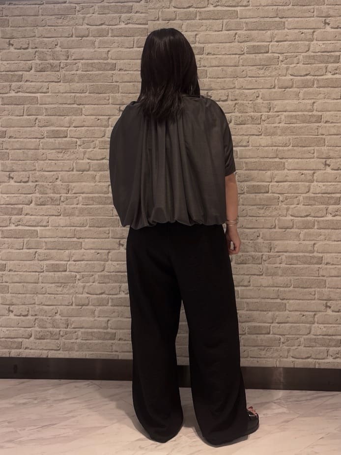 Akiさんの「INDIVI｜【洗える／UVケア／SETUP可能】ドロストワイドパンツ」を使ったコーディネート