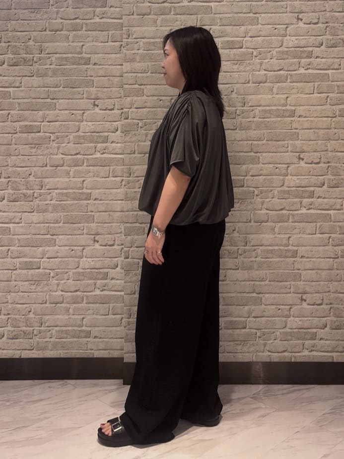 Akiさんの「INDIVI｜【洗える／UVケア／SETUP可能】ドロストワイドパンツ」を使ったコーディネート