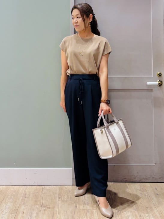Komi☆さんの「grove｜軽やかに羽織れて、きちんと見え ハーフスリーブテーラードジャケット」を使ったコーディネート