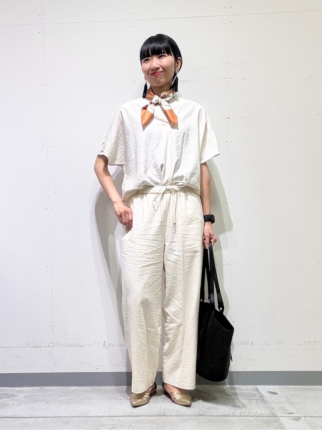 naoさんの「INDIVI｜◆【洗える／UVケア／SETUP可能】スキッパードルマンブラウス」を使ったコーディネート