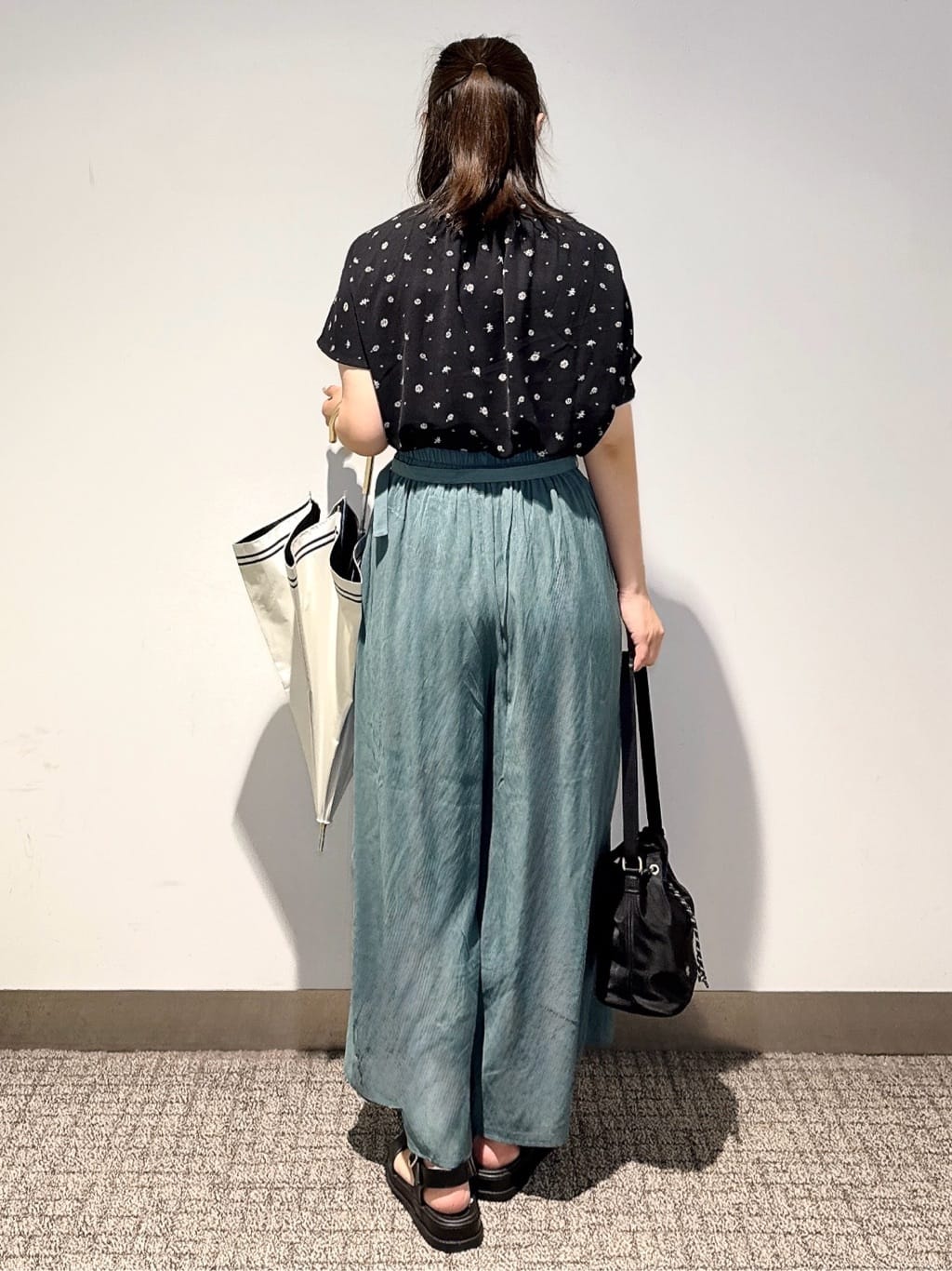 みーさんの「grove｜【Lee別注・撥水】巾着ハンドルショルダー」を使ったコーディネート
