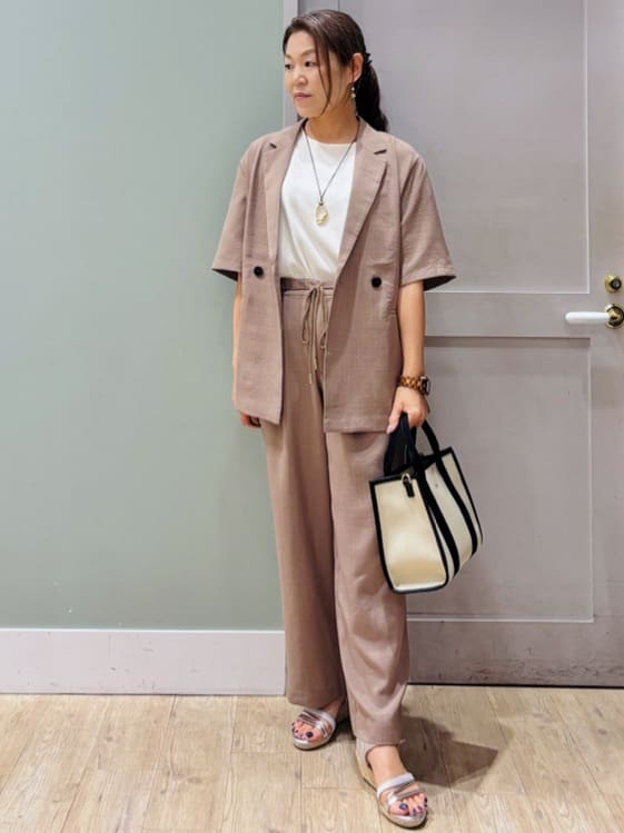 Komi☆さんの「grove｜軽やかに羽織れて、きちんと見え ハーフスリーブテーラードジャケット」を使ったコーディネート