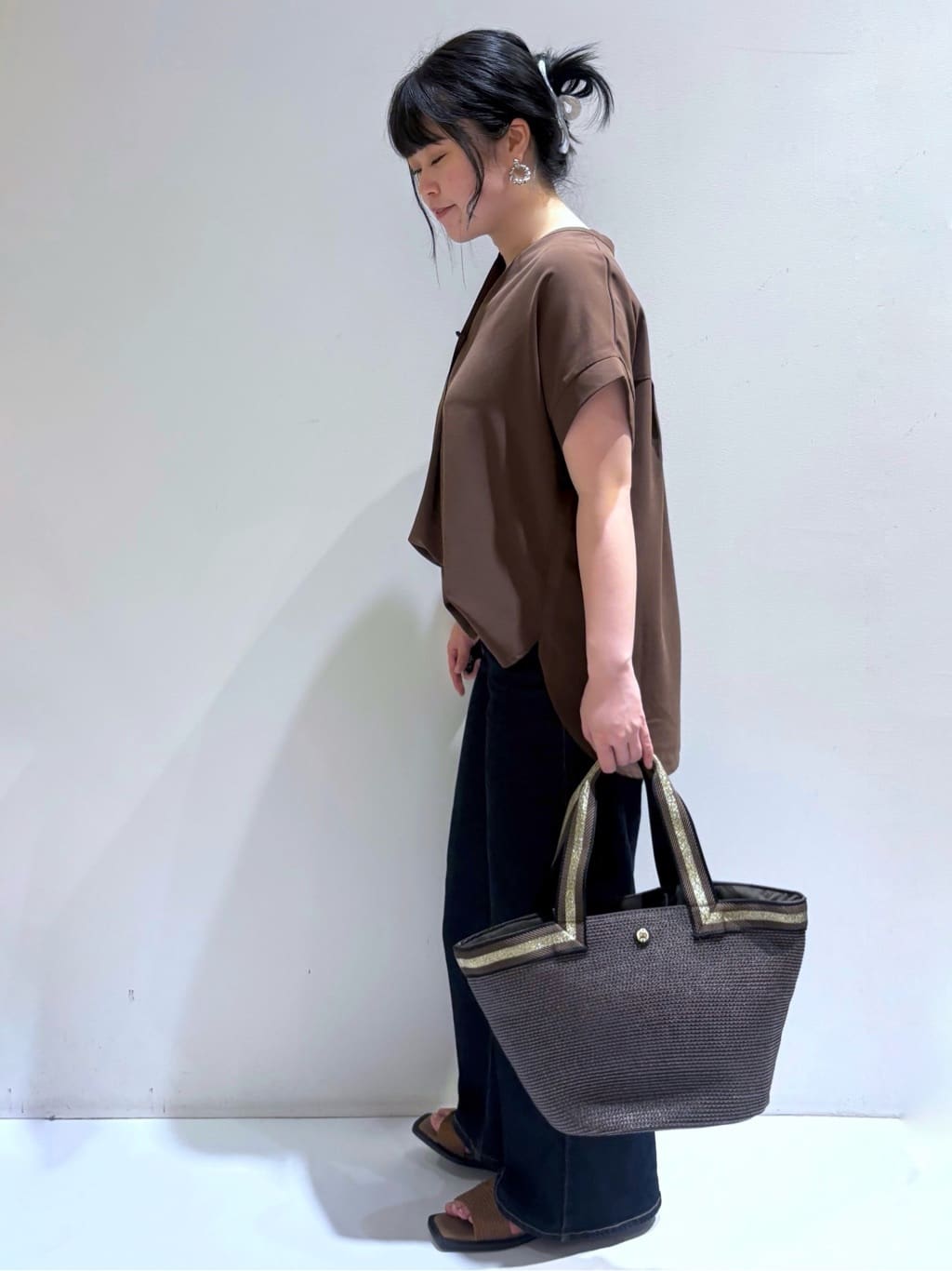 momoさんの「OPAQUE.CLIP｜《7色展開／SS-LLサイズ》ストレッチスキッパーブラウス／セットアップ対応【洗濯機洗い可／防シワ】」を使ったコーディネート