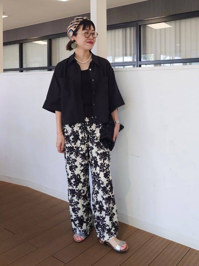 MUTSUKOさんの「UNTITLED｜【前開き/洗える】ショート丈シアーシャツ」を使ったコーディネート