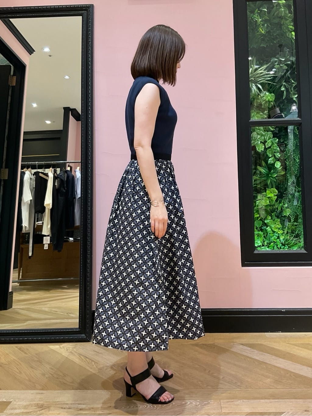 maruさんの「DRESSTERIOR｜【otonaMUSE5月号掲載/日本製】シュリンクレザーミニトート」を使ったコーディネート