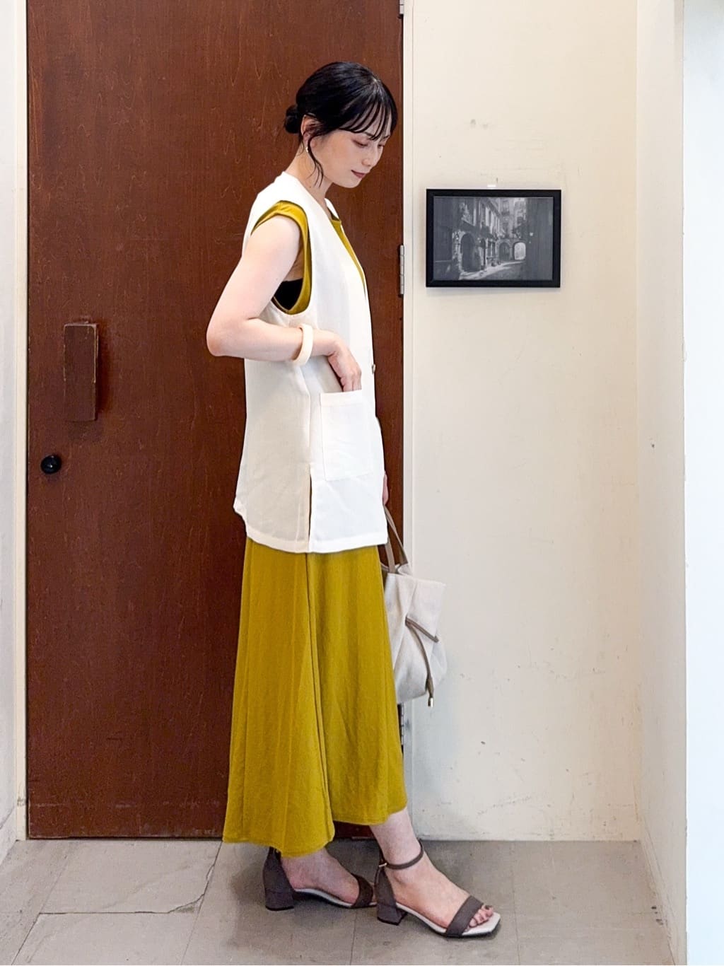 𝐇𝐢𝐫𝐨𝐦𝐢さんの「SHOO･LA･RUE｜【S-LL】夏のレイヤードコーデに さらりと着られるメッシュジレ」を使ったコーディネート