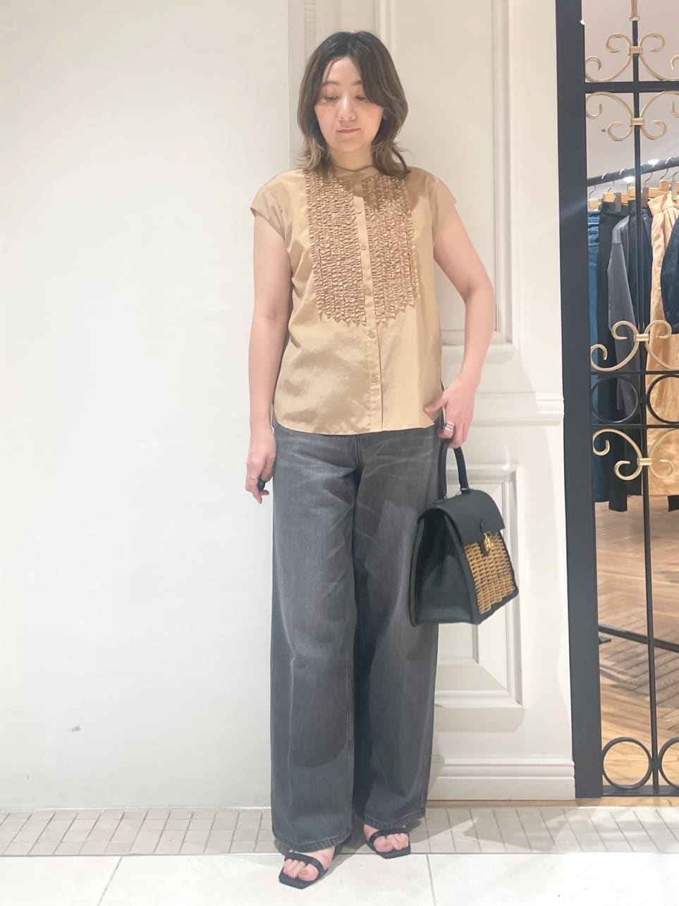 makiさんの「DRESSTERIOR｜ヴィンテージ加工ワイドデニムパンツ」を使ったコーディネート