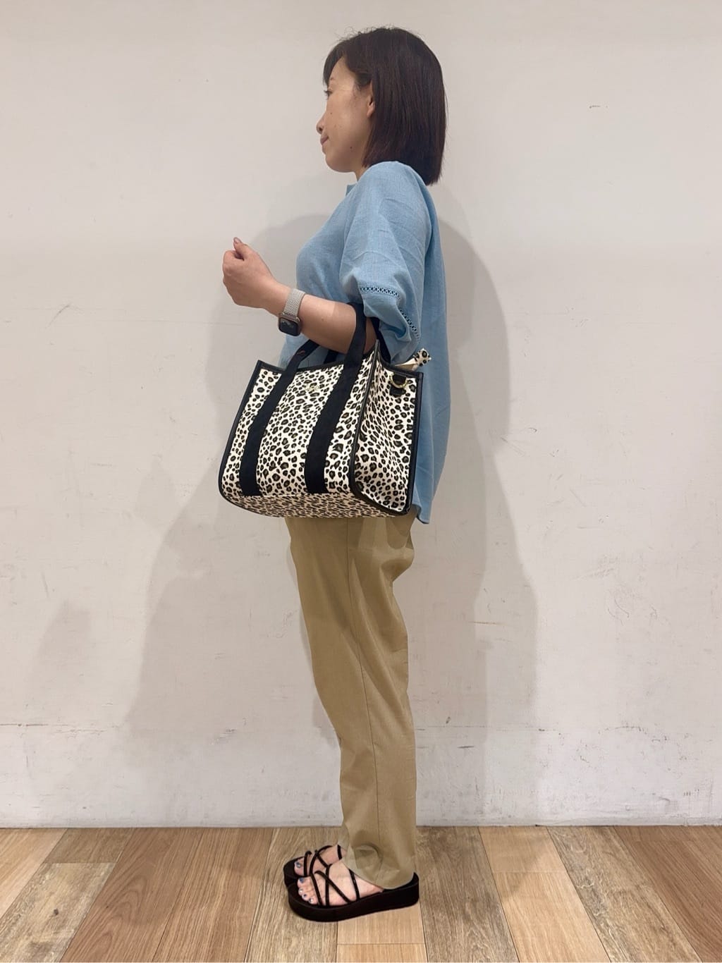 miさんの「grove｜キレイも動きやすさも　美脚見えハイパーストレッチパンツ」を使ったコーディネート