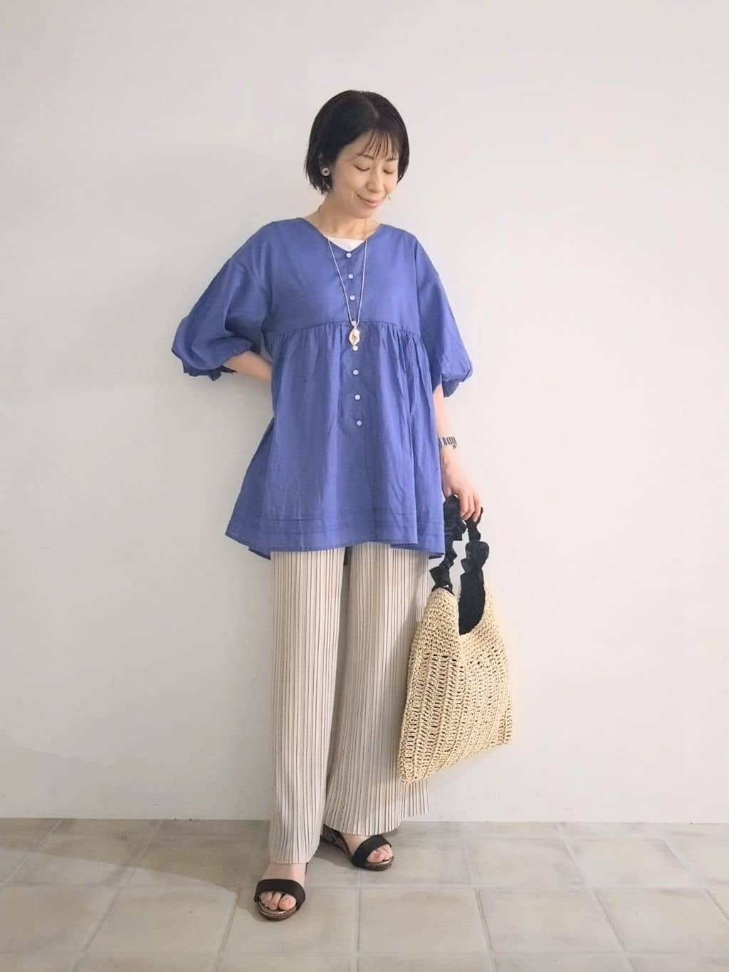 miomioさんの「SHOO･LA･RUE｜【S-LL】一枚で着映え バルーンスリーブブラウス」を使ったコーディネート