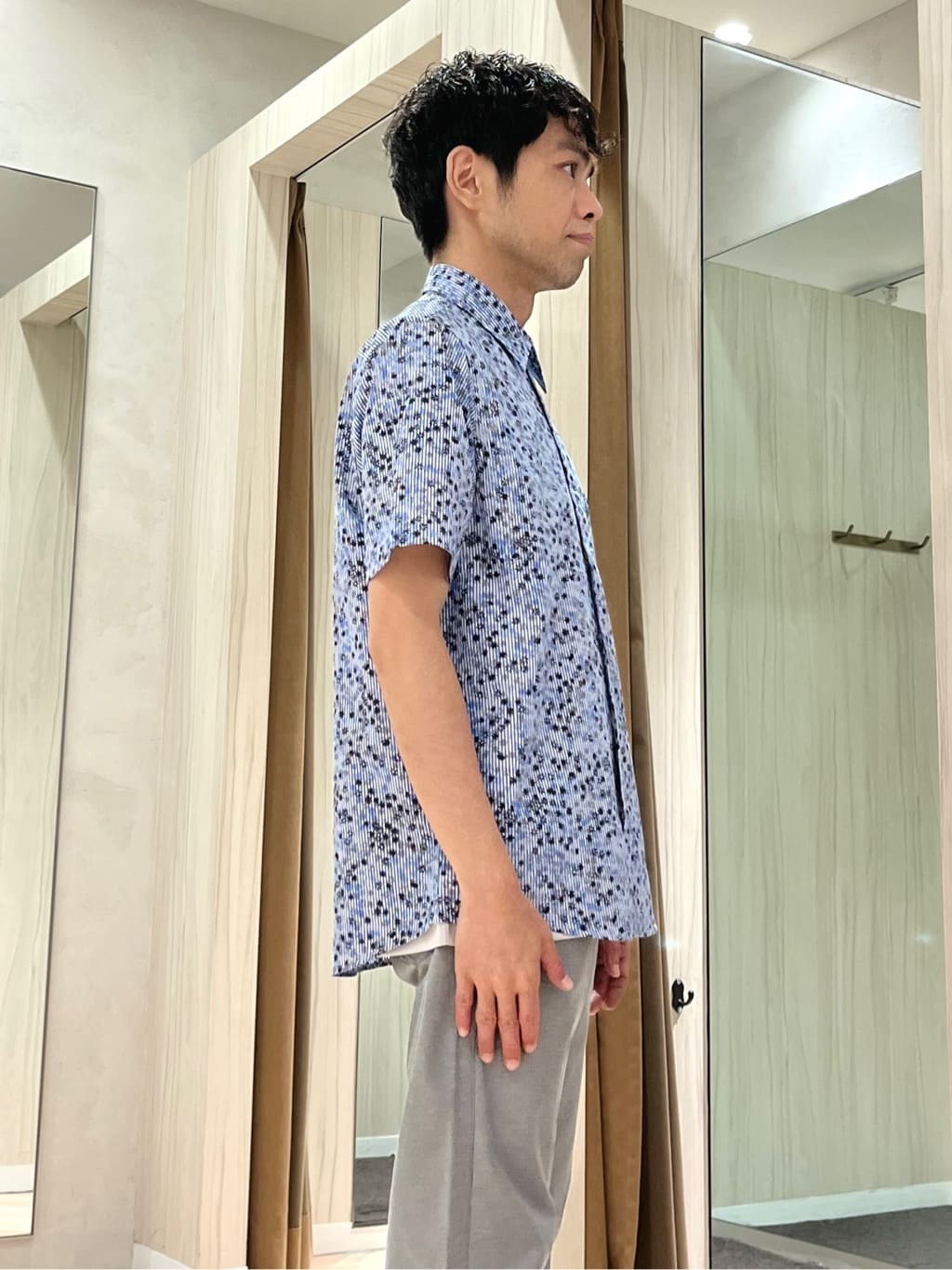 URAさんの「TAKEO KIKUCHI｜【Made in JAPAN】播州織 ストレッチ パンツ」を使ったコーディネート