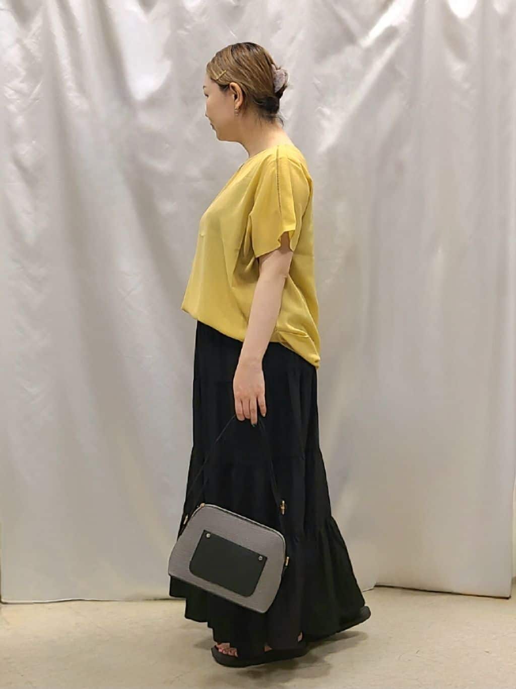 Chiiさんの「SHOO･LA･RUE｜【S-LL/ひんやり/洗濯後しわになりにくい】インせず決まる はしごレースドルマンブラウス」を使ったコーディネート