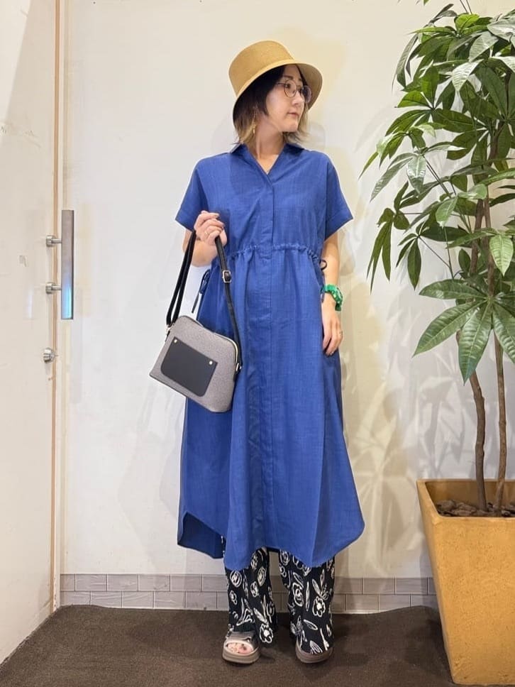 misakiさんの「SHOO･LA･RUE｜【洗濯機可/柄が選べる】さらさら楽ちん プリーツ ワイドパンツ」を使ったコーディネート