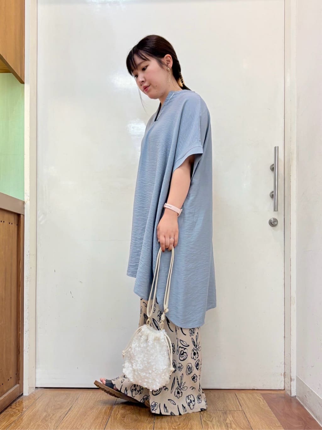 だいわさんの「SHOO･LA･RUE｜【洗濯機可/柄が選べる】さらさら楽ちん プリーツ ワイドパンツ」を使ったコーディネート