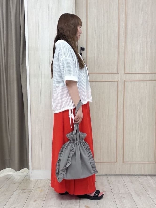 AMI55さんの「SHOO･LA･RUE｜シルエット変化を楽しめる シアーチェックドロストシャツ」を使ったコーディネート