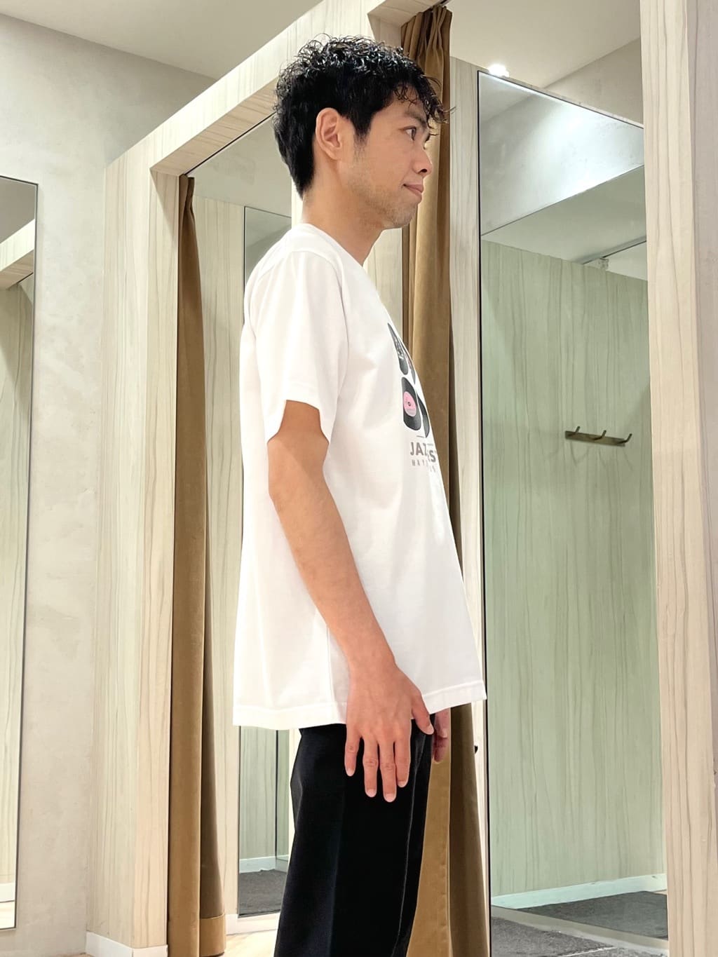 URAさんの「TAKEO KIKUCHI｜【Made in JAPAN】播州織 ストレッチ パンツ」を使ったコーディネート
