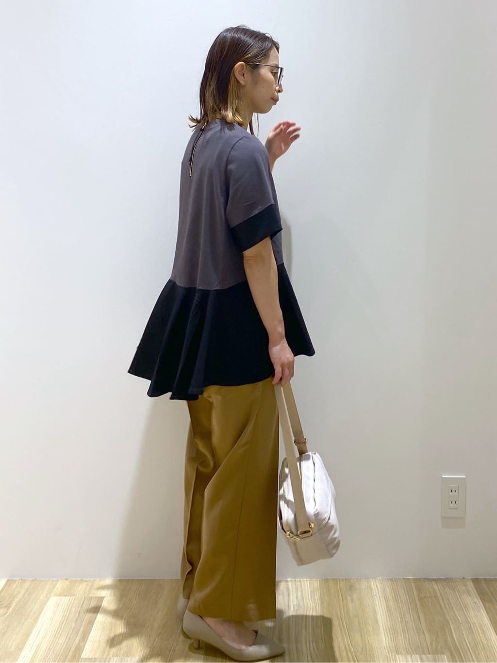 えりさんの「OPAQUE.CLIP｜配色フハクドッキングペプラムトップス【洗濯機洗い可／抗ピル】」を使ったコーディネート