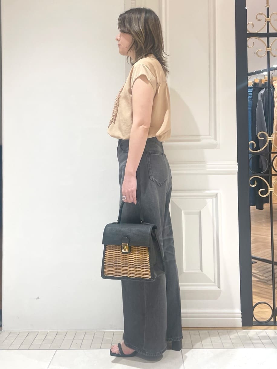 makiさんの「DRESSTERIOR｜ヴィンテージ加工ワイドデニムパンツ」を使ったコーディネート