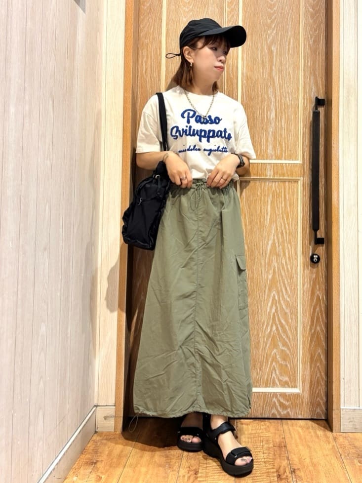 meiさんの「SHOO･LA･RUE｜【ひんやり/S-LL】サガラ刺繍ロゴTシャツ」を使ったコーディネート