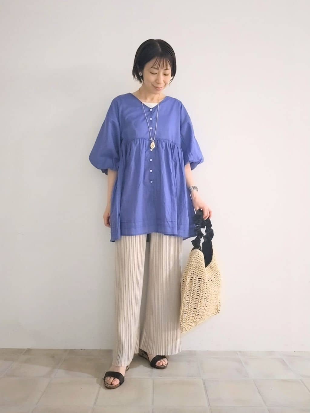 miomioさんの「SHOO･LA･RUE｜【S-LL】一枚で着映え バルーンスリーブブラウス」を使ったコーディネート