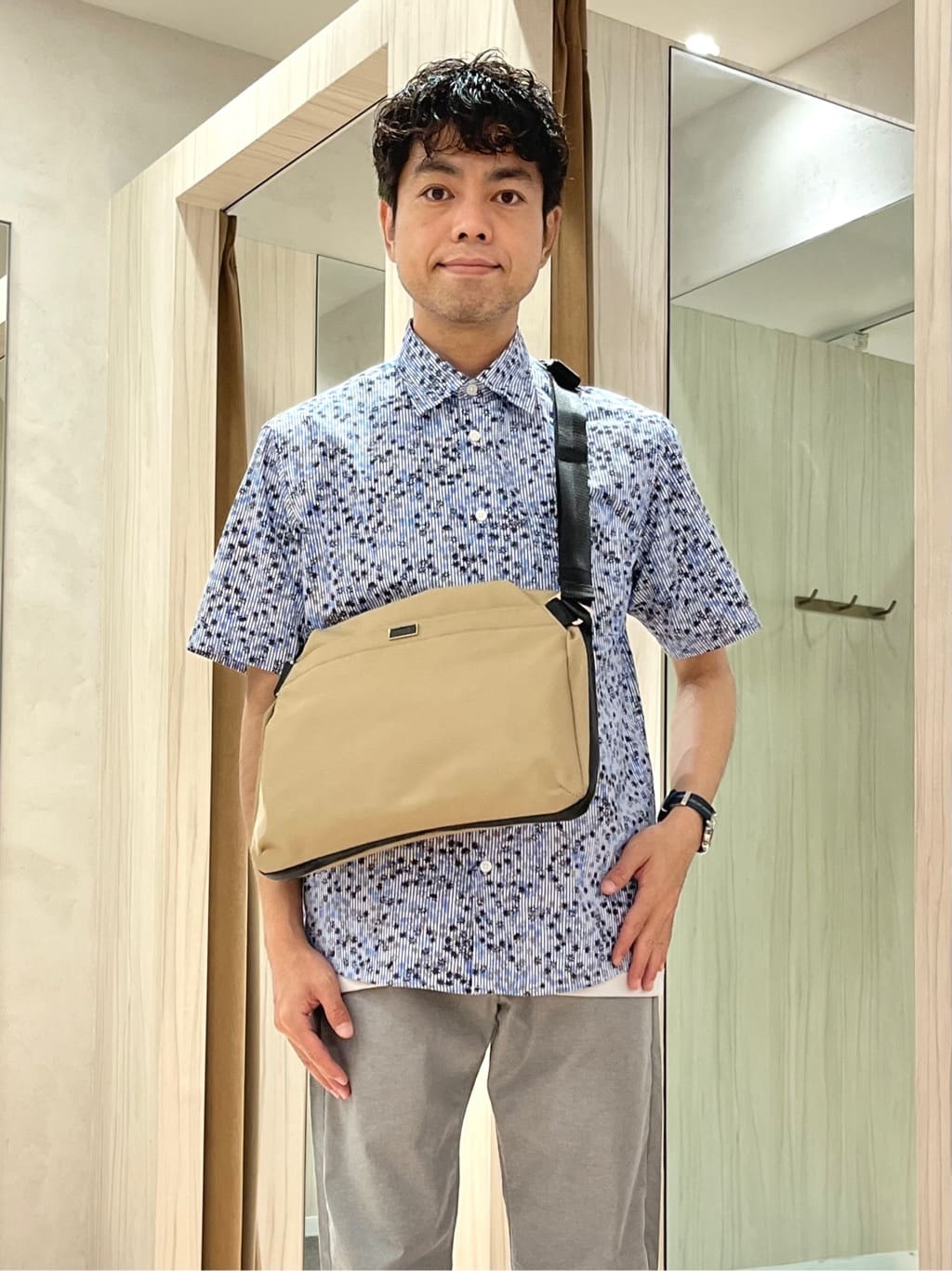 URAさんの「TAKEO KIKUCHI｜【Made in JAPAN】播州織 ストレッチ パンツ」を使ったコーディネート