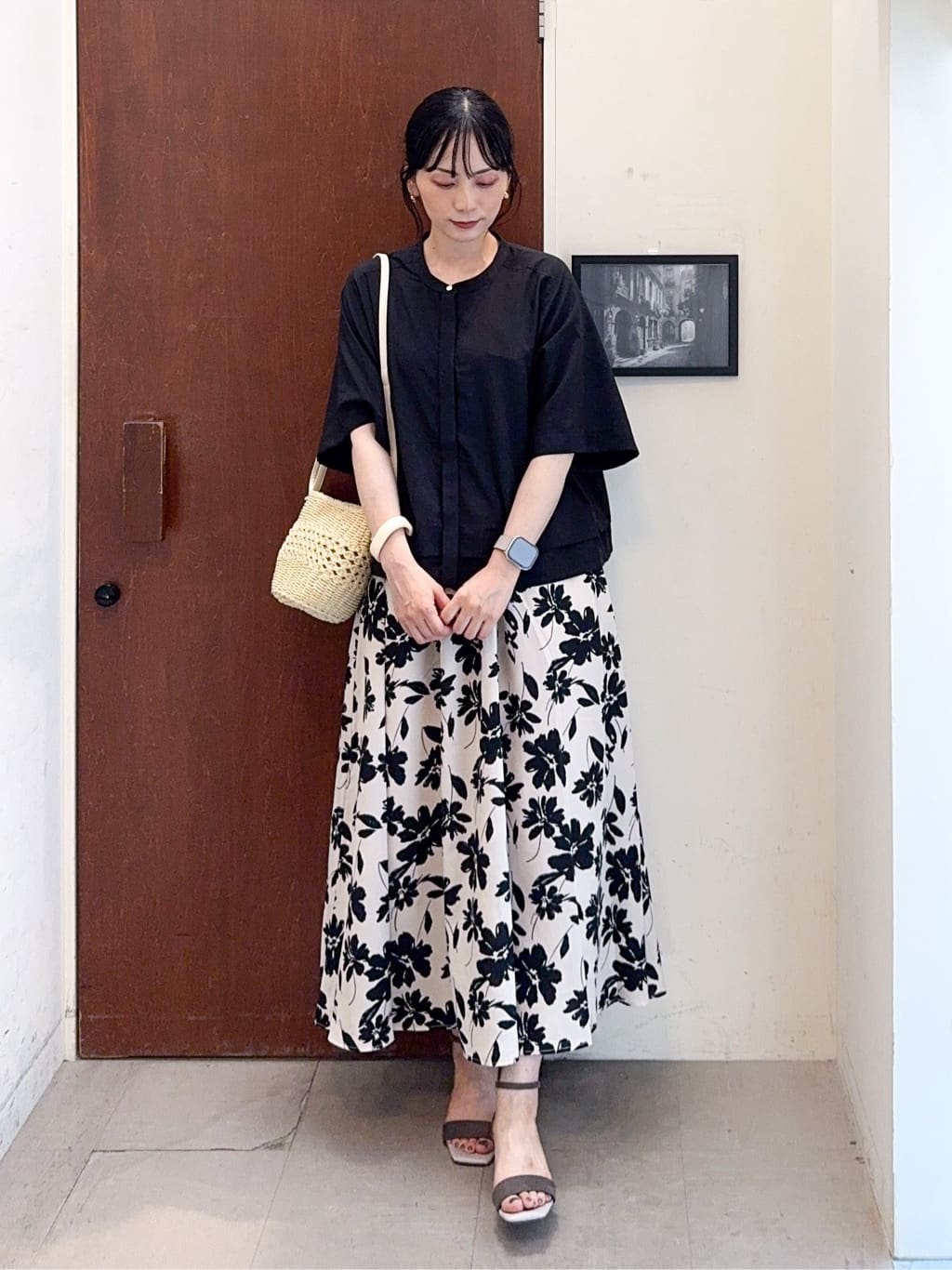 𝐇𝐢𝐫𝐨𝐦𝐢さんの「SHOO･LA･RUE｜【洗濯後しわになりにくい/UV/吸水速乾】大人きれいな バンドカラーシャツ」を使ったコーディネート