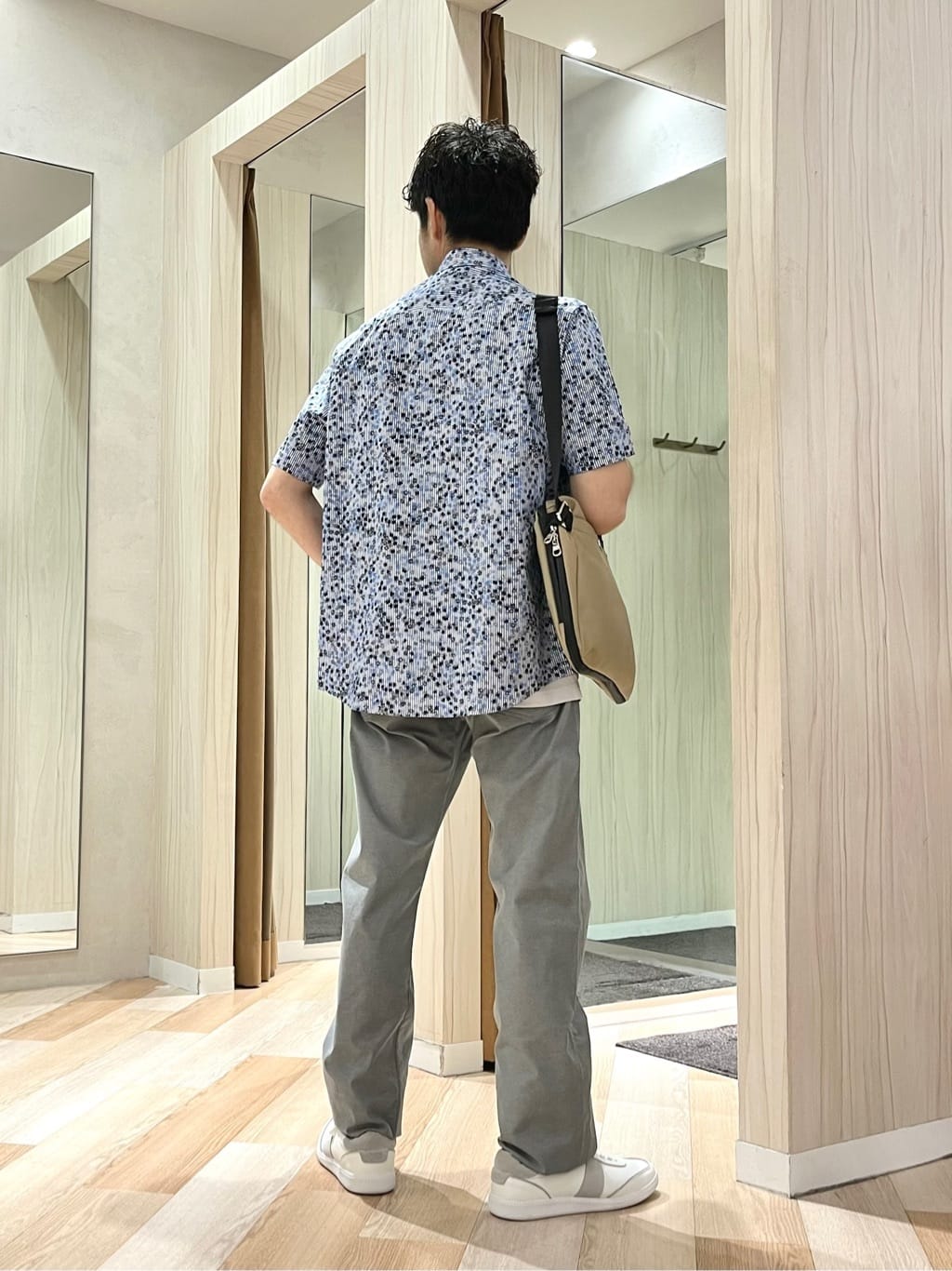 URAさんの「TAKEO KIKUCHI｜【Made in JAPAN】播州織 ストレッチ パンツ」を使ったコーディネート