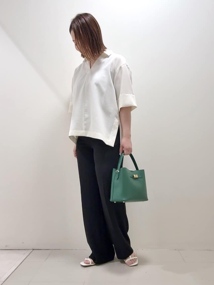 YUIさんの「UNTITLED｜【UVカット/接触冷感/吸水速乾/ゆったり】V開きネックシャツ」を使ったコーディネート