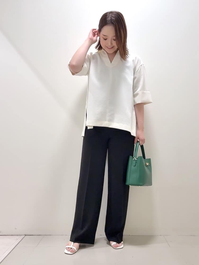 YUIさんの「UNTITLED｜【UVカット/接触冷感/吸水速乾/ゆったり】V開きネックシャツ」を使ったコーディネート