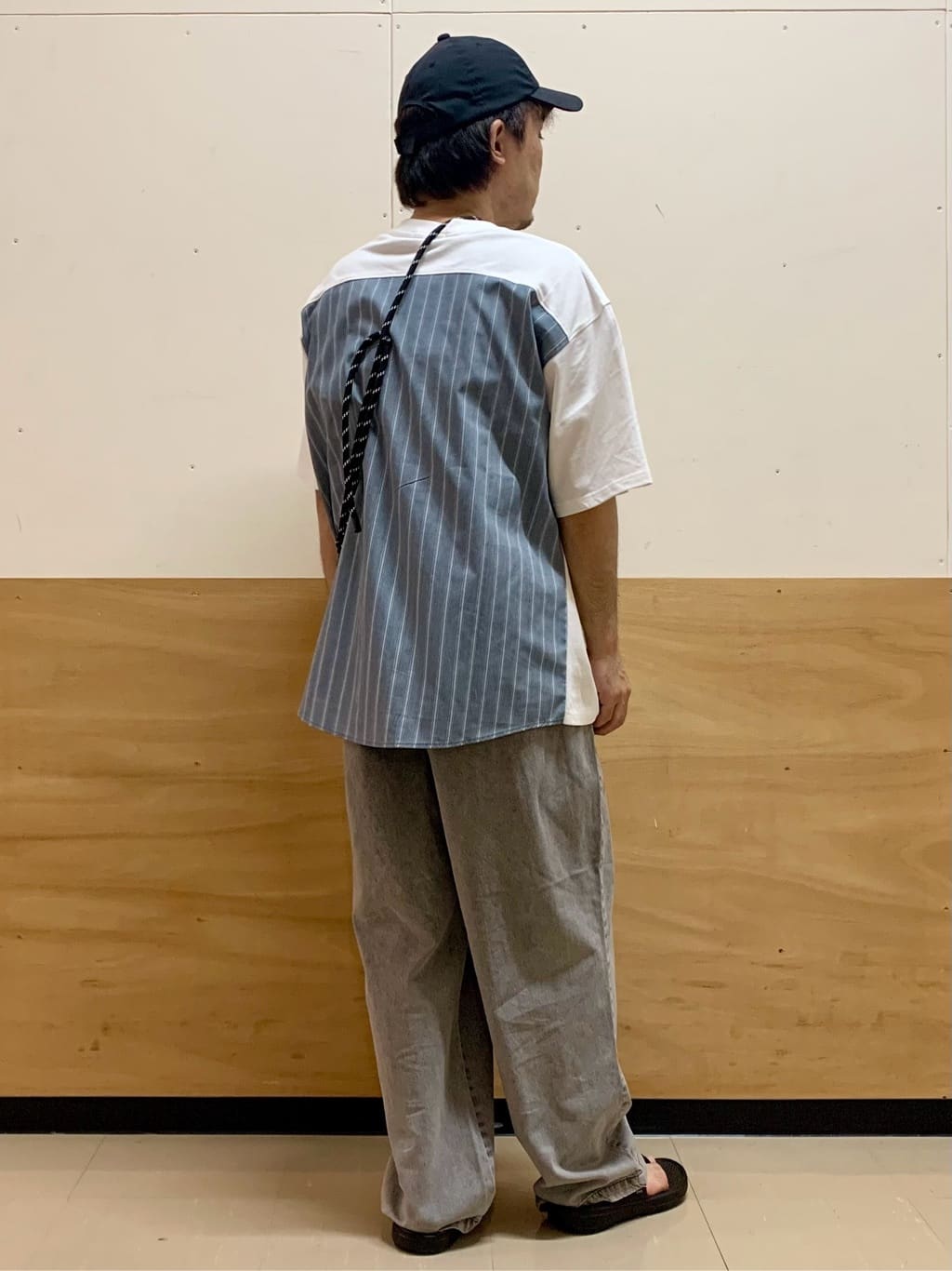 MATUさんの「THE SHOP TK｜エシカルブロード切替Tシャツ 洗濯機OK」を使ったコーディネート