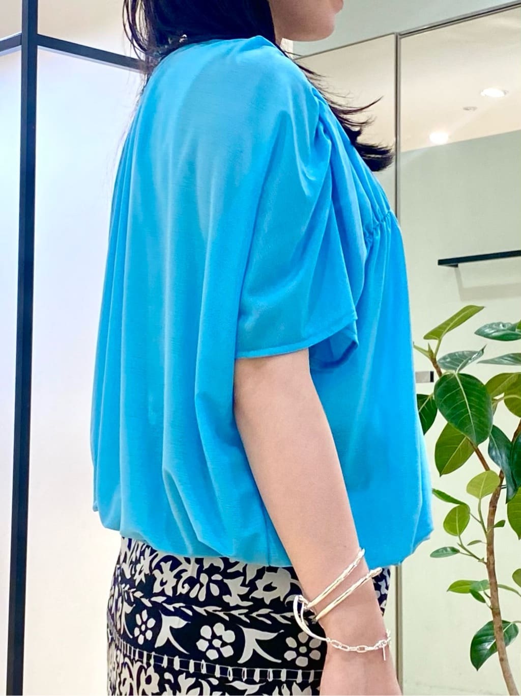 misakiさんの「INDIVI｜【洗える／体型カバー】シャーリングシアートップス」を使ったコーディネート
