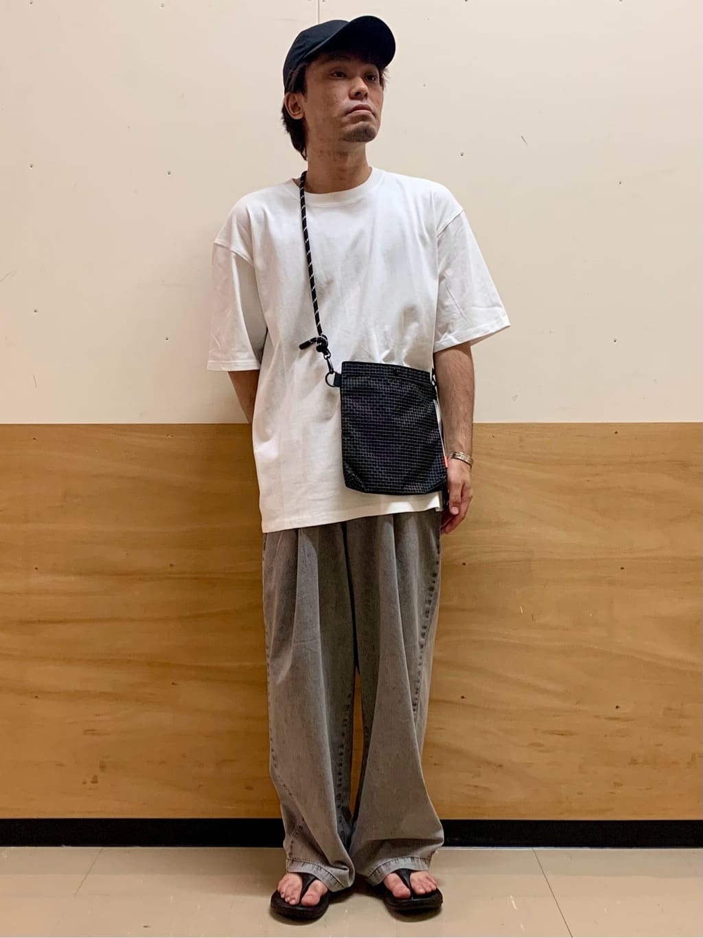 MATUさんの「THE SHOP TK｜エシカルブロード切替Tシャツ 洗濯機OK」を使ったコーディネート