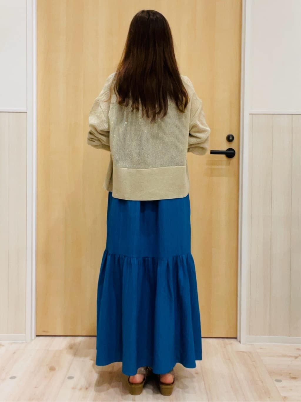 minamiさんの「SHOO･LA･RUE｜キラッと光るラメとスパンコールが印象的 メッシュカーディガン」を使ったコーディネート