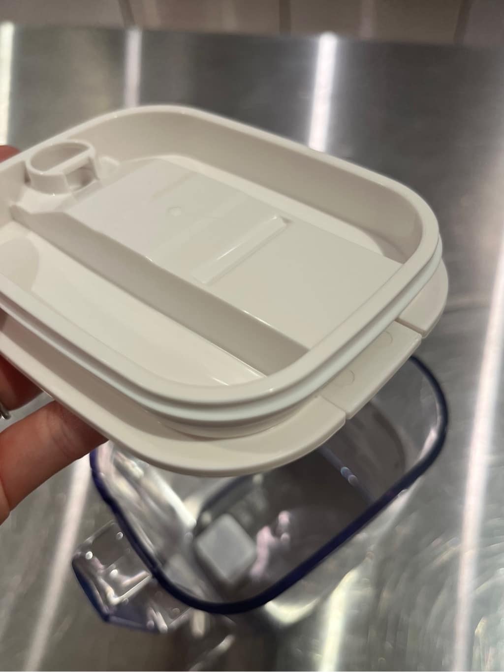 えびさんの「212 KITCHEN STORE｜棚に収まる冷水筒 1.2L WH」を使ったコーディネート