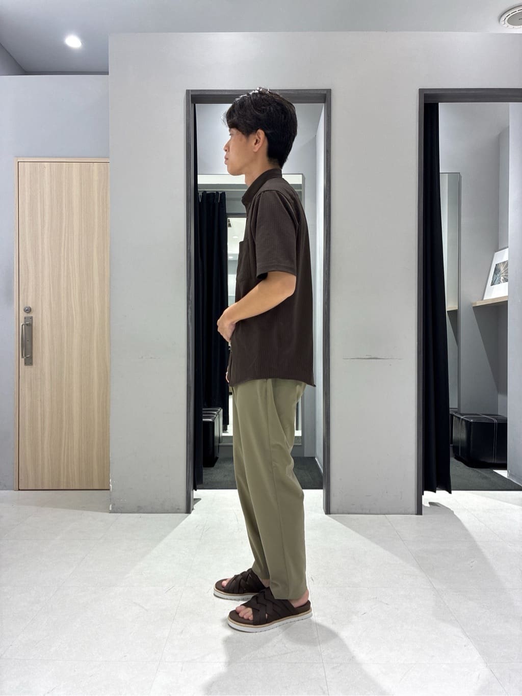 わいずみさんの「TAKEO KIKUCHI｜【COOL CITY WEAR】エアートール オープンカラーシャツ /接触冷感・通気性」を使ったコーディネート
