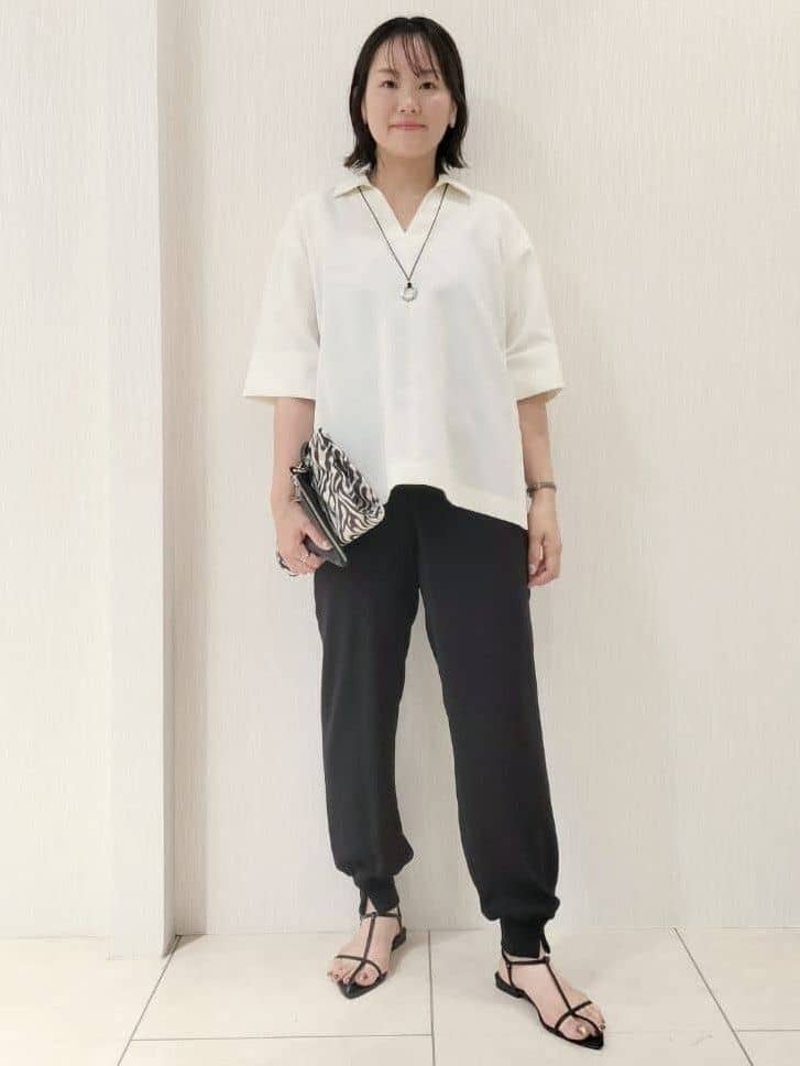 naokoさんの「UNTITLED｜【UVカット/接触冷感/吸水速乾/ゆったり】V開きネックシャツ」を使ったコーディネート