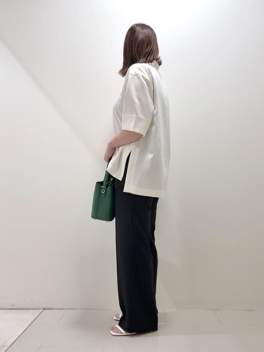 YUIさんの「UNTITLED｜【UVカット/接触冷感/吸水速乾/ゆったり】V開きネックシャツ」を使ったコーディネート