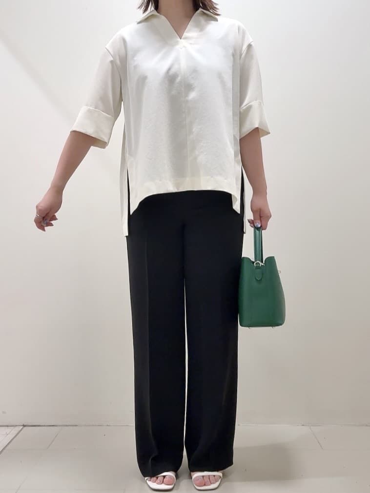 YUIさんの「UNTITLED｜【UVカット/接触冷感/吸水速乾/ゆったり】V開きネックシャツ」を使ったコーディネート