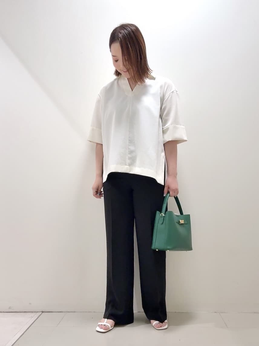 YUIさんの「UNTITLED｜【UVカット/接触冷感/吸水速乾/ゆったり】V開きネックシャツ」を使ったコーディネート