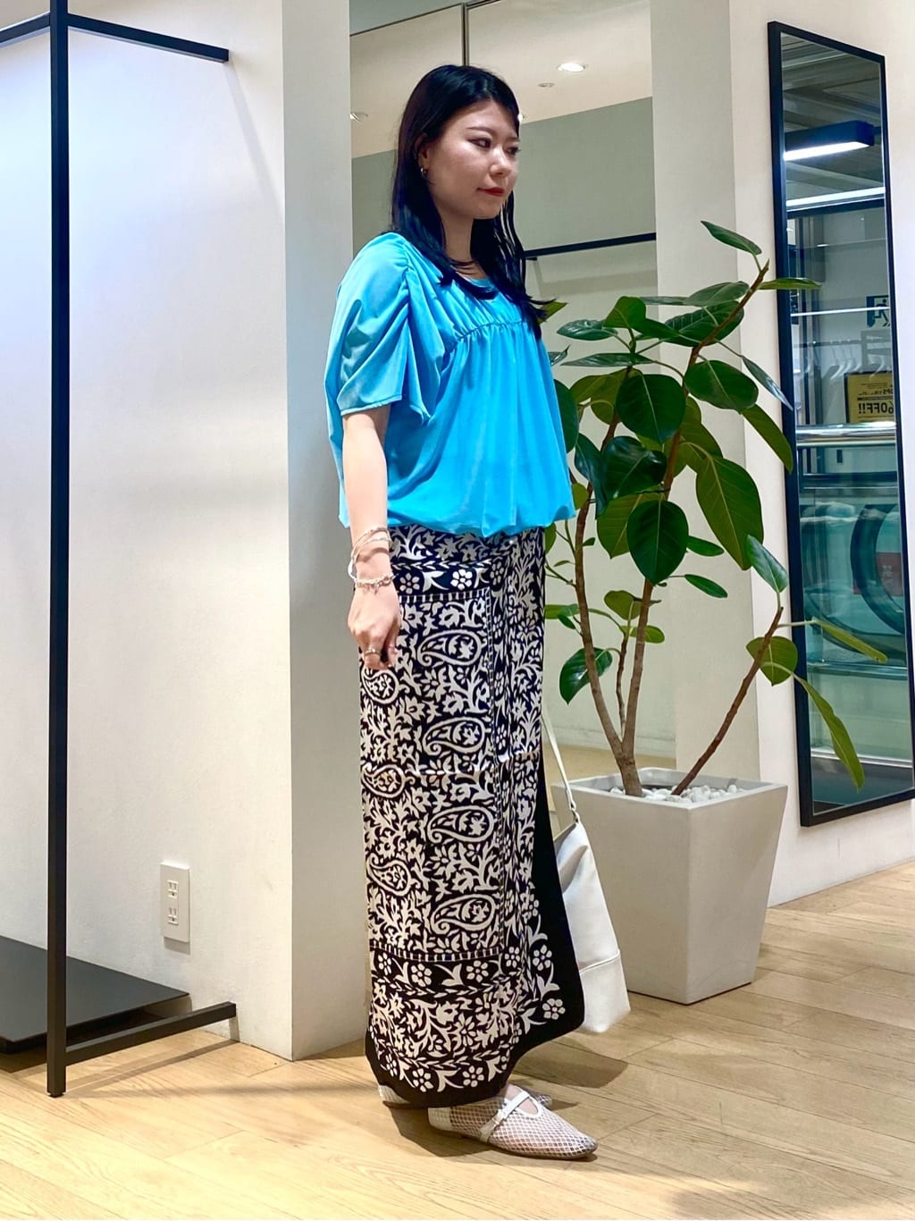 misakiさんの「INDIVI｜【洗える／体型カバー】シャーリングシアートップス」を使ったコーディネート
