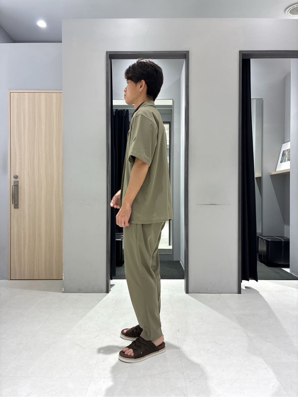 わいずみさんの「TAKEO KIKUCHI｜【COOL CITY WEAR】エアートール オープンカラーシャツ /接触冷感・通気性」を使ったコーディネート
