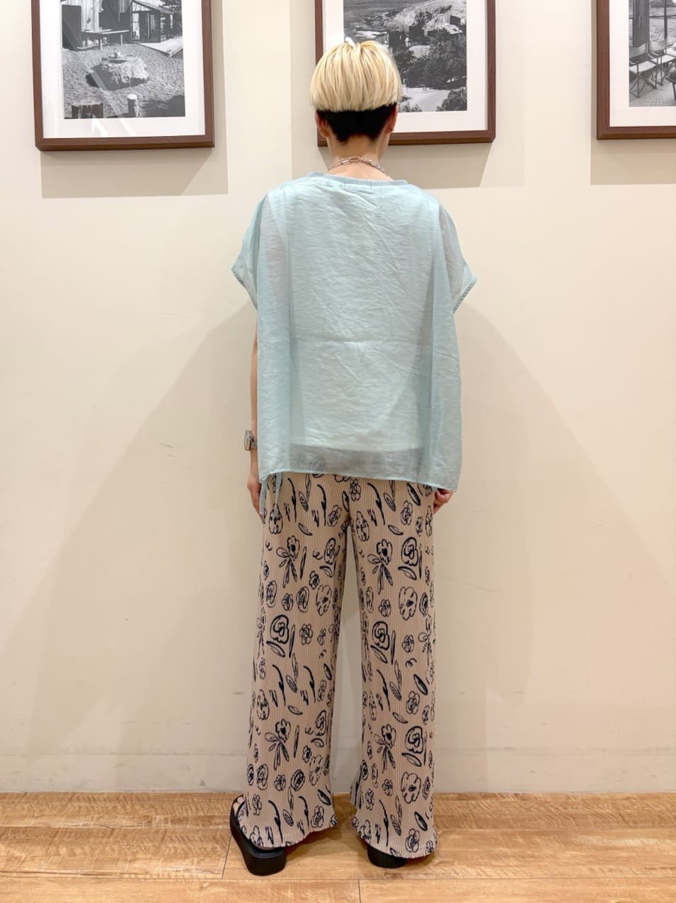 Ayumiさんの「SHOO･LA･RUE｜【洗える/S-LL】上品なシアー感 レイヤード風トップス」を使ったコーディネート