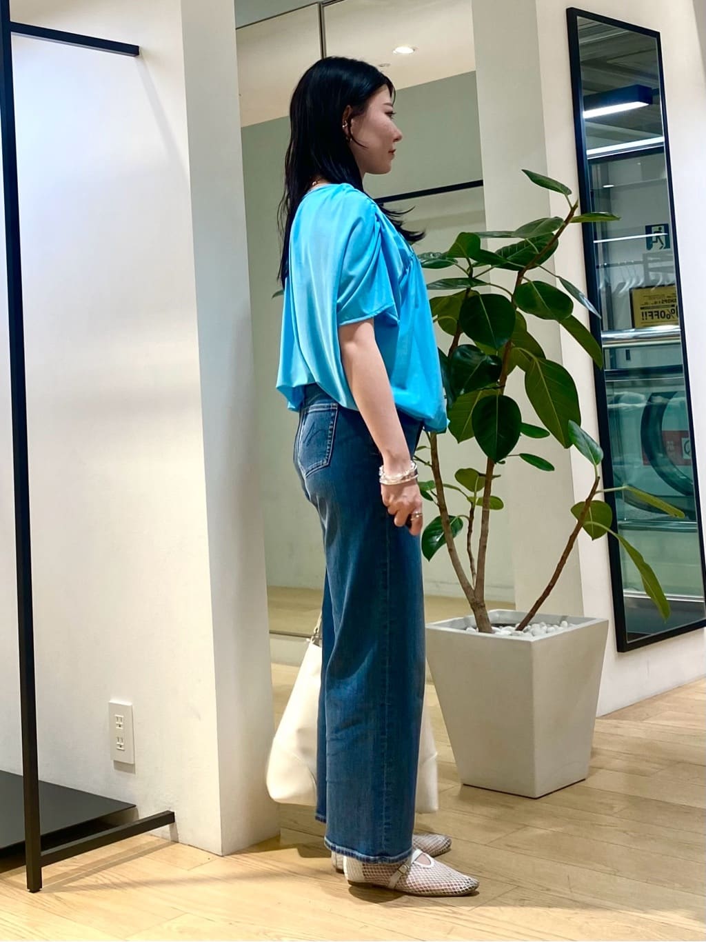 misakiさんの「INDIVI｜【洗える／体型カバー】シャーリングシアートップス」を使ったコーディネート