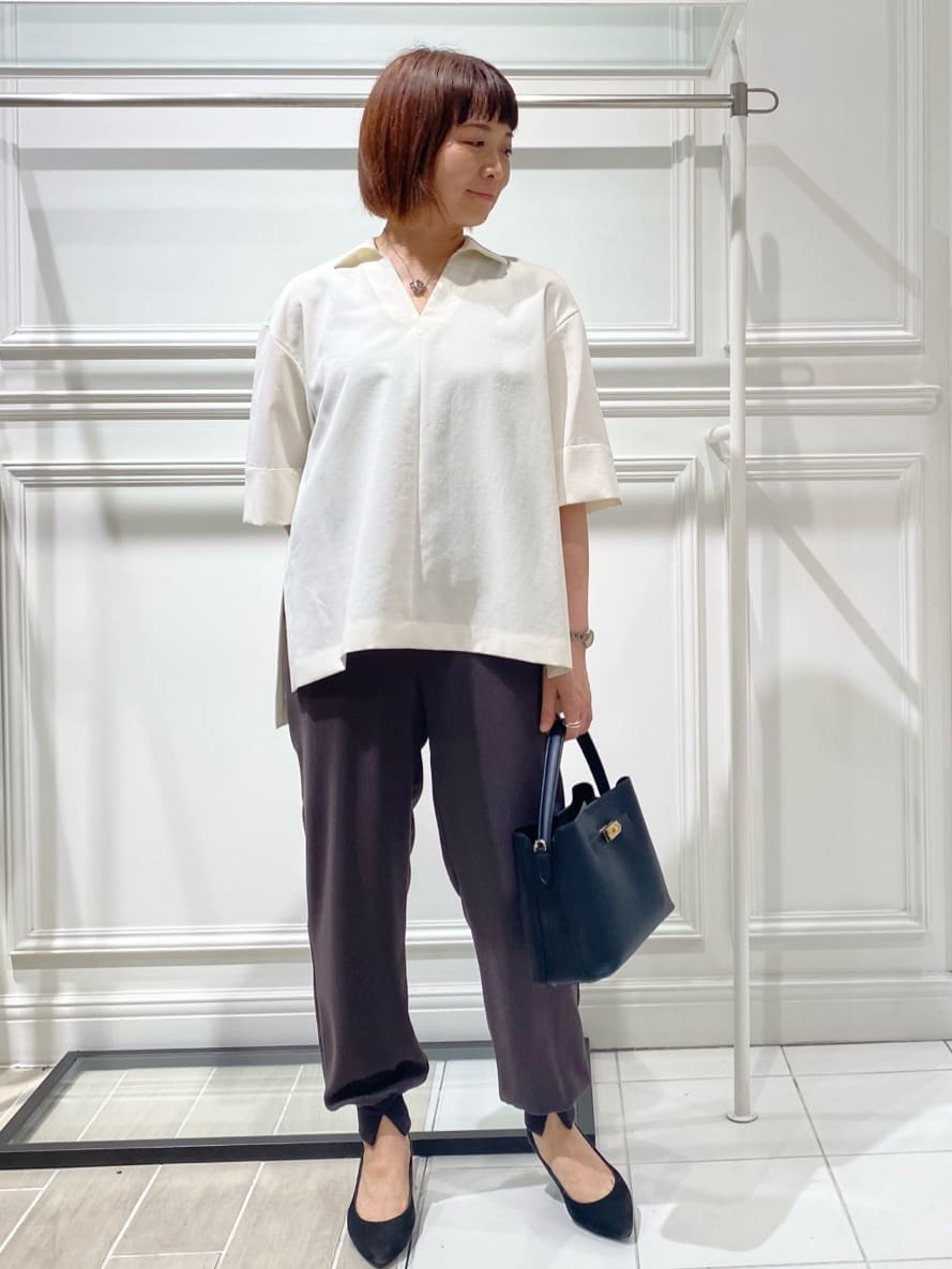 AKKOさんの「UNTITLED｜【UVカット/接触冷感/吸水速乾/ゆったり】V開きネックシャツ」を使ったコーディネート