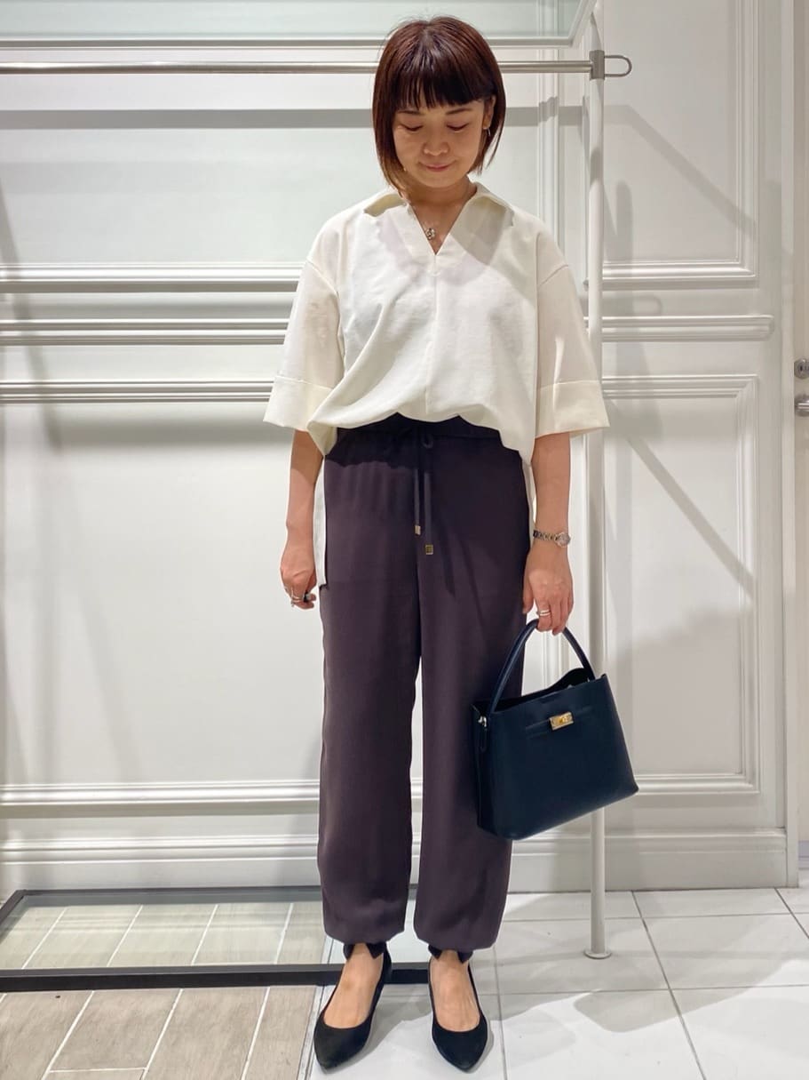 AKKOさんの「UNTITLED｜【UVカット/接触冷感/吸水速乾/ゆったり】V開きネックシャツ」を使ったコーディネート
